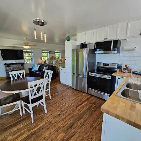 Seaside Lake-Front Cottage Madison Extérieur photo