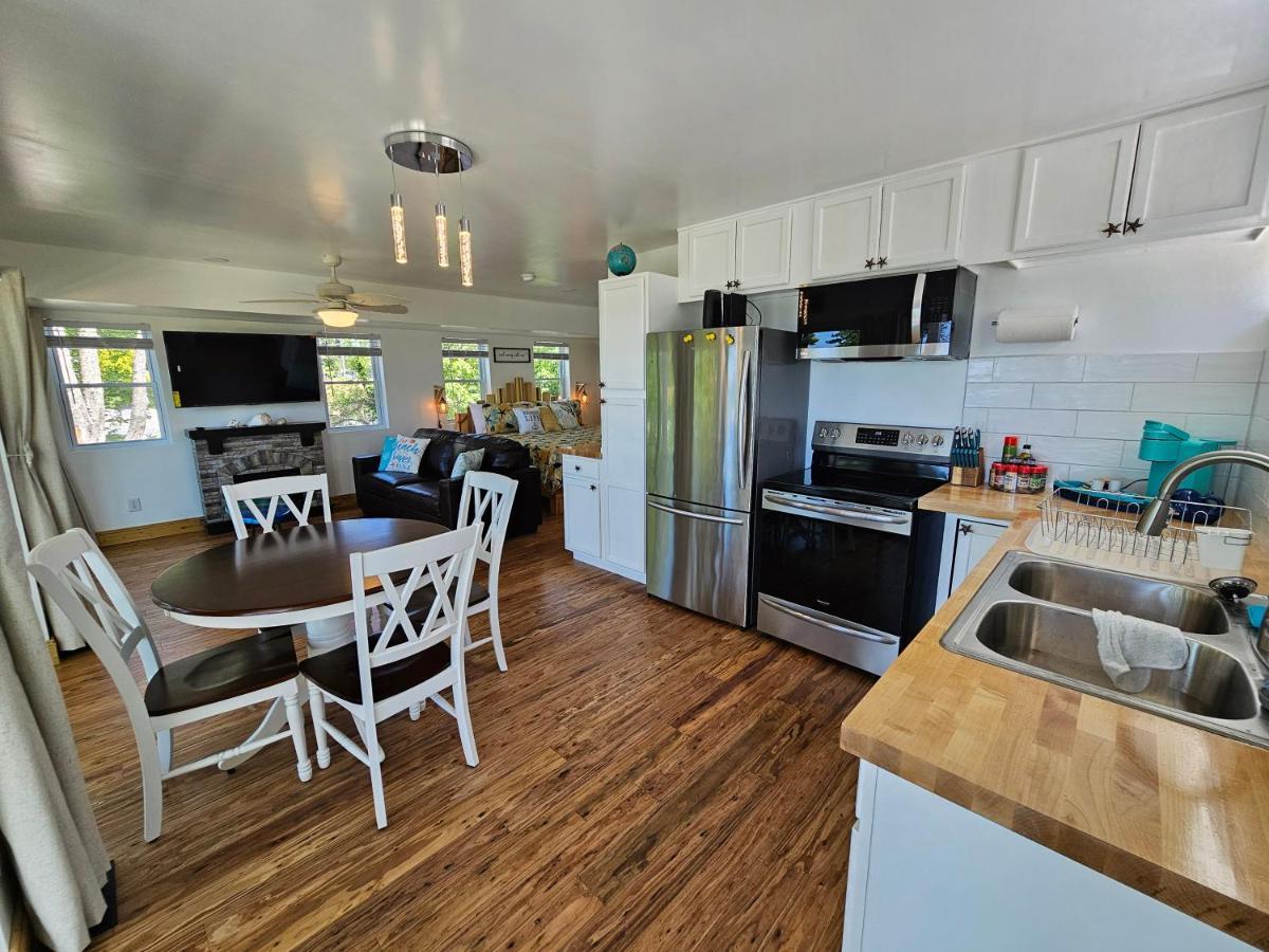 Seaside Lake-Front Cottage Madison Extérieur photo